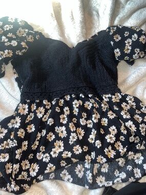 Girls' Black Floral Puff-Sleeve shirt